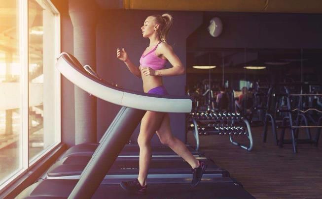 跑步機(jī)看似簡單 其實(shí)使用起來是有一定的流程